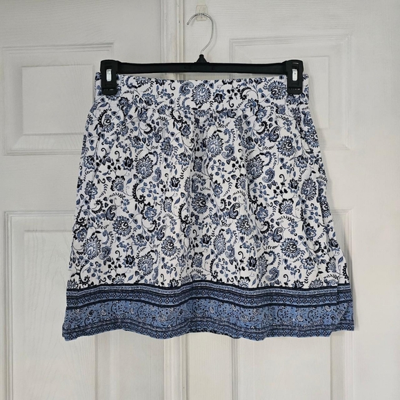 Floral blue european print mini skirt with pockets - Picture 2 of 4